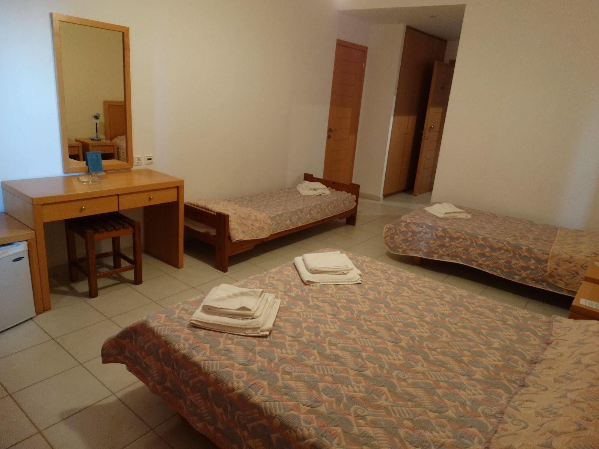 Hotel Triton Authentic Cretan Tsoútsouros